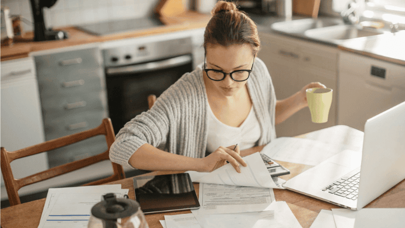 A self employed using her laptop