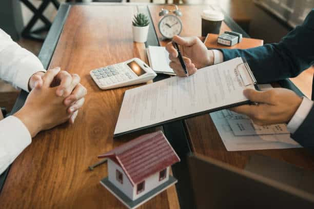 two people discussing about second mortgage