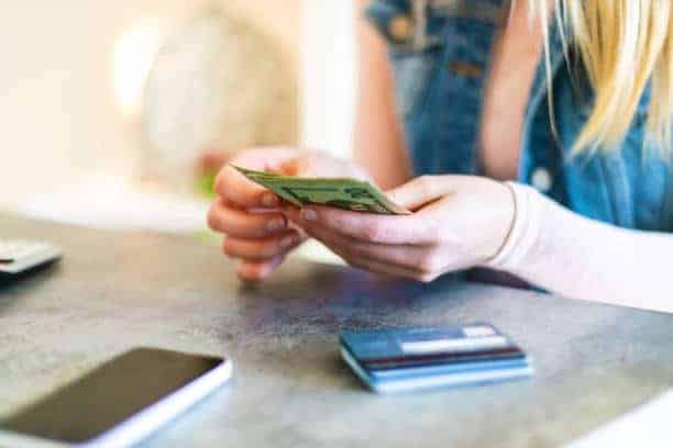 woman pay off her debt to qualify for home refinance - Debt Consolidation Loans for Homeowners in Canada