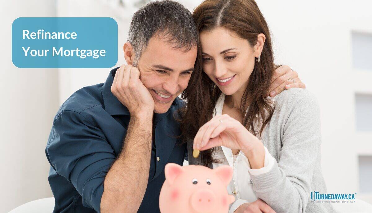 couple saving money and refinancing the mortgage 